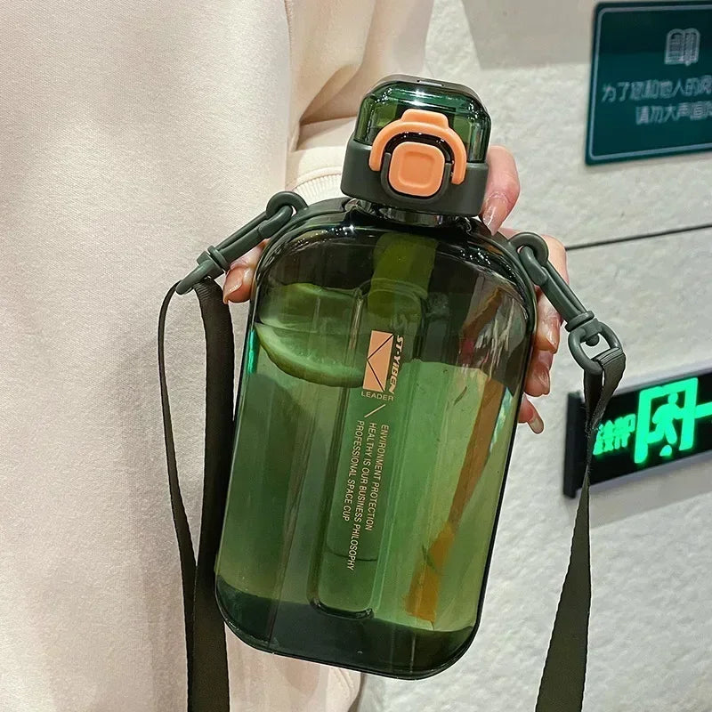 Schlanke Trinkflasche für unterwegs